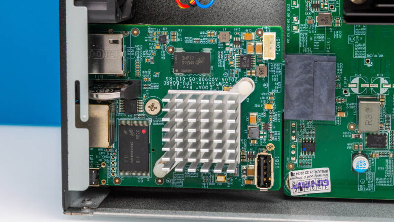 QNAP QSW M7308R 4X Inside 2