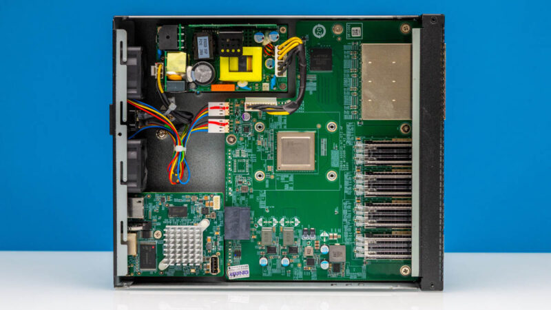 QNAP QSW M7308R 4X Inside 8