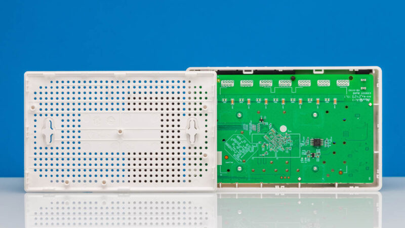 Tenda SE105 Inside 1