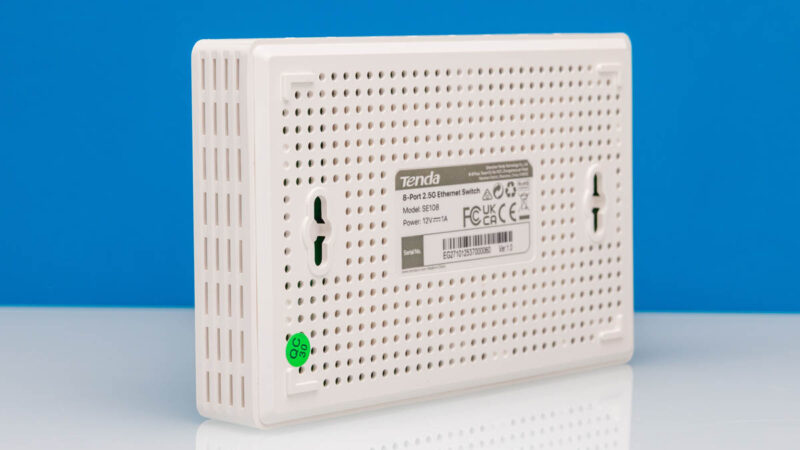 Tenda SE108 Bottom Angled 1