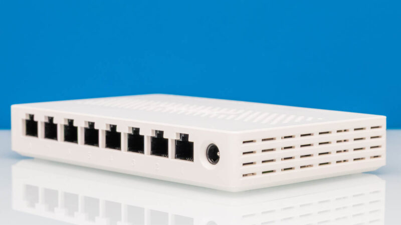 Tenda SE108 Front Angled 1