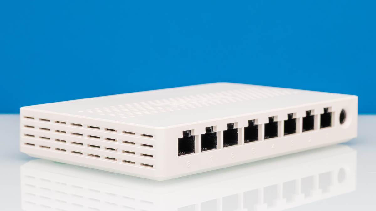 Tenda SE108 8-port 2.5GbE Fanless Switch Review with MaxLinear