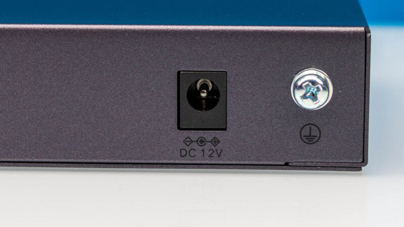 UGREEN CM753 DC Power Input 1