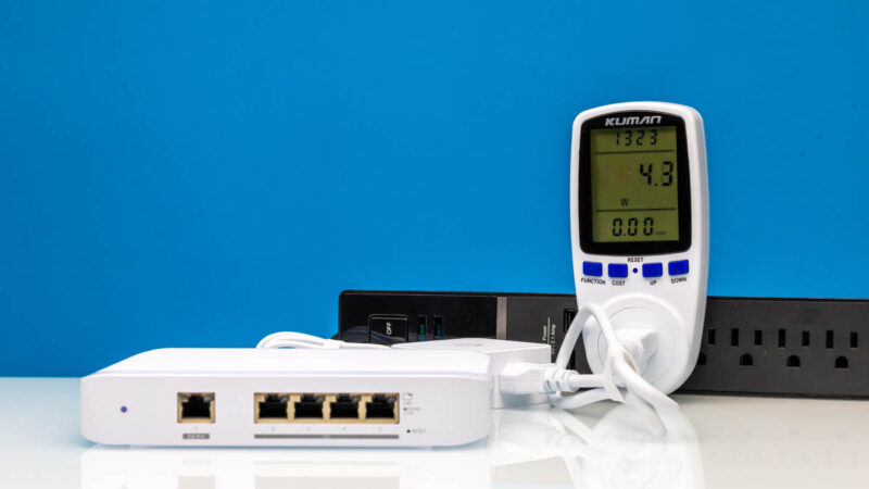UniFi Network Flex XG Power Consumption Idle 1