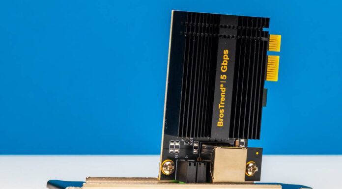 BrosTrend 5GbE PCIe Adapter Realtek RTL8126 NIC Review BrosTrend 5GbE NIC RTL8126 Top Angled 2