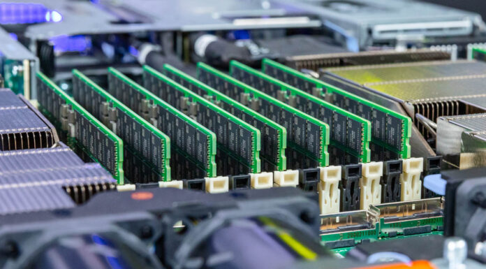 Dell PowerEdge R670 Review A 1U Intel Xeon 6 Speedster Dell PowerEdge R670 DDR5 DIMM Slots 4