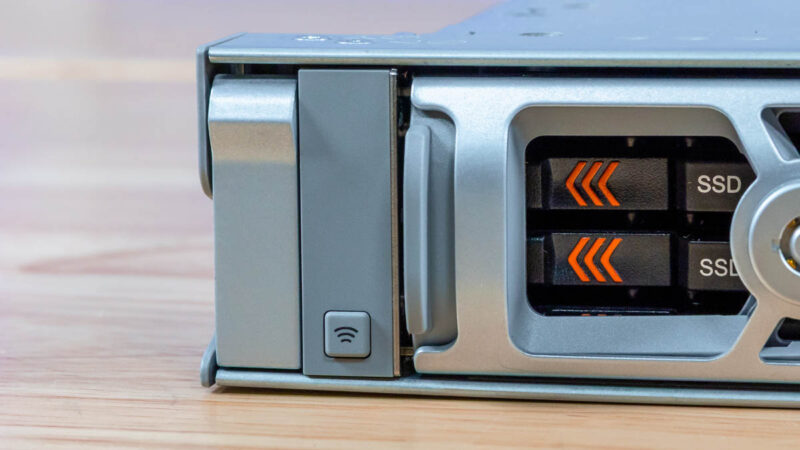 Dell PowerEdge R670 Front IO 1