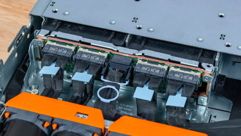 Dell PowerEdge R670 Inside 20