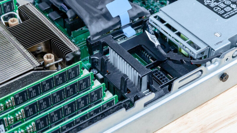 Dell PowerEdge R670 Inside 9