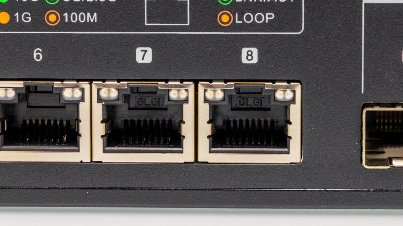 QNAP QSW L3208 2C6T 4