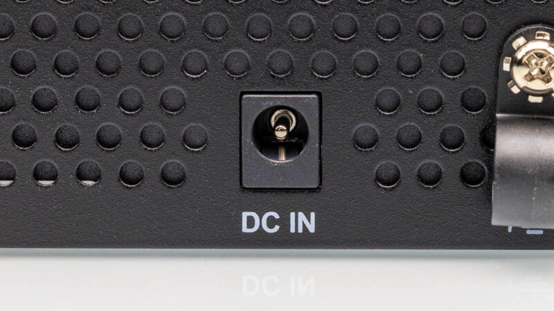 QNAP QSW L3208 2C6T DC Power Input 1