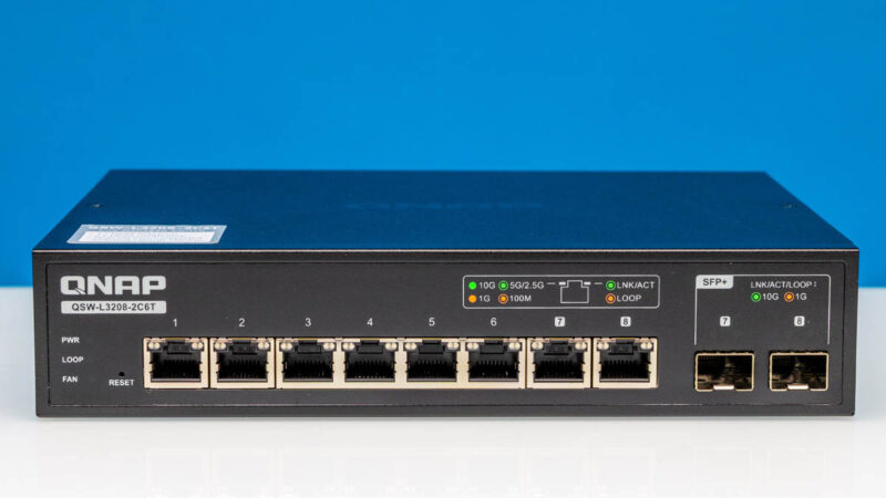 QNAP QSW L3208 2C6T Front 1