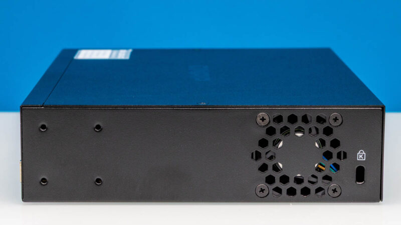 QNAP QSW L3208 2C6T Side 1