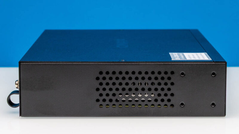 QNAP QSW L3208 2C6T Side 2