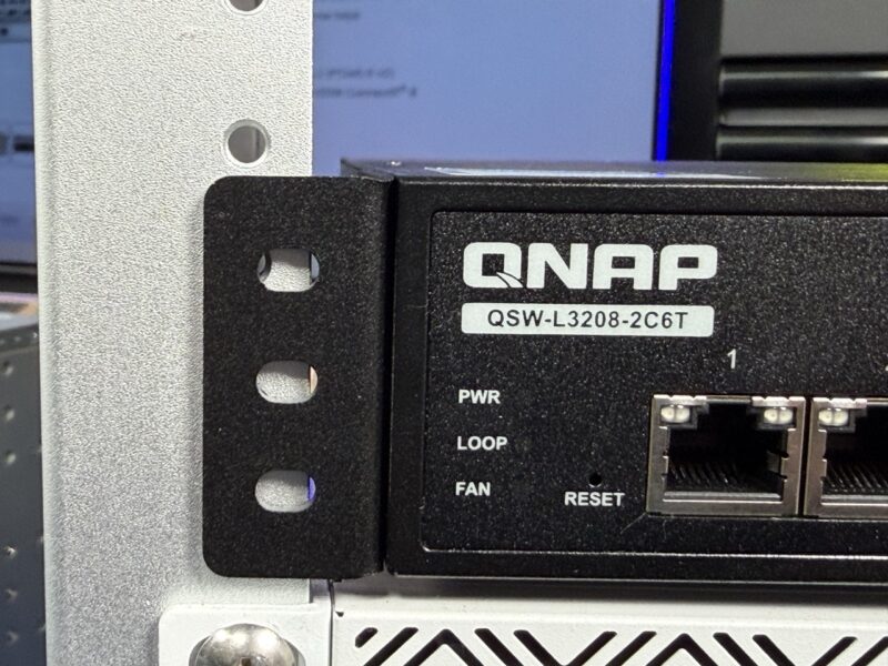 QNAP QSW L3208 2C6T In 10in Rack Large