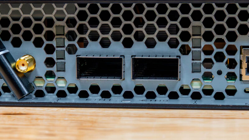 Xsight Labs E1 Dual 400G Cages. 1jpg