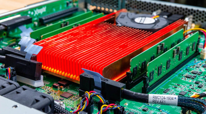 This is the Xsight Labs E1 DPU A 64-core Arm Neoverse N2 800G DPU Xsight Labs E1 HeatSink 6