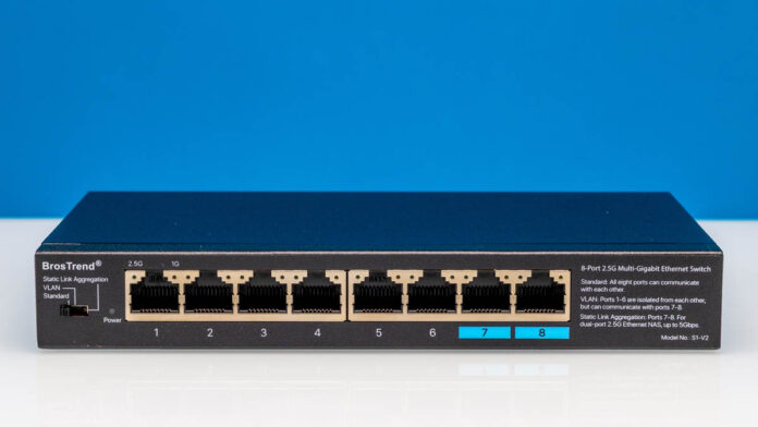 BrosTrend 8 Port 2.5G Ethernet Switch Front 1