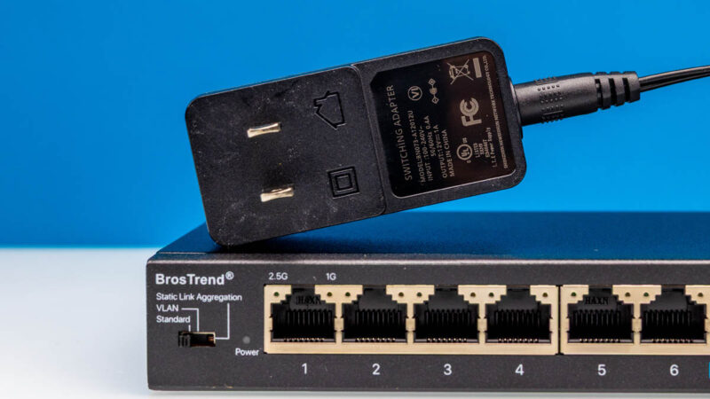 BrosTrend 8 Port 2.5G Ethernet Switch Power Supply 2