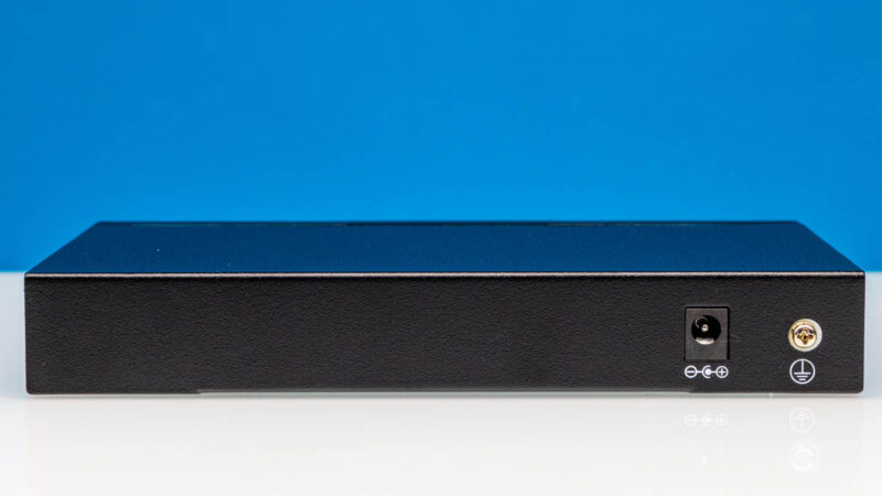 BrosTrend 8 Port 2.5G Ethernet Switch Rear 1