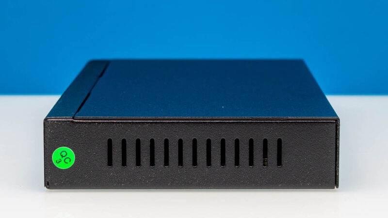 BrosTrend 8 Port 2.5G Ethernet Switch Side 1