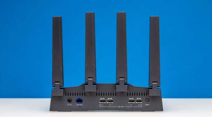 GL.iNet Flint 3 BE9300 WiFi 7 2.5GbE Router Review Good In Many Ways GL.iNet Flint 3 BE9300 Rear 1
