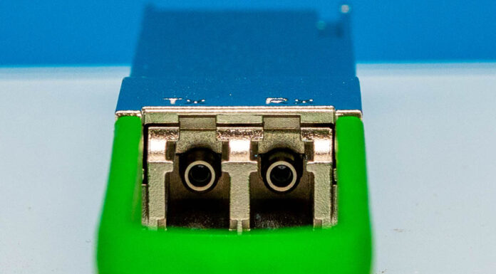 Intel SPTSLP2SLCDF 100G-DR1 500m 1311nm QSFP28 Module Quick Look Intel SPTSLP2SLCDF 100G DR1 500m 1311nm QSFP28 Module 5