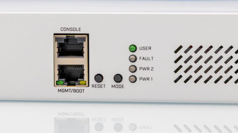 MikroTik CRS418 8P 8G 2S RM Indicators 1