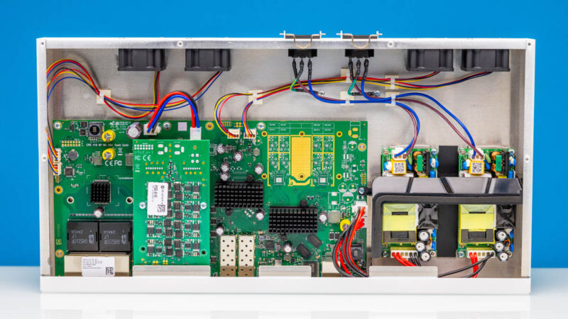 MikroTik CRS418 8P 8G 2S RM Inside 1