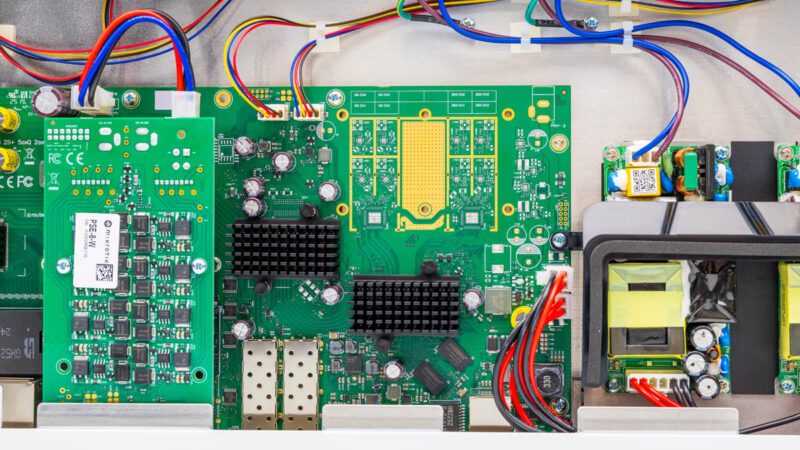MikroTik CRS418 8P 8G 2S RM Inside 7