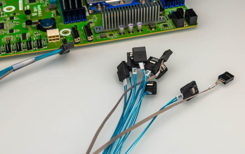 ASRock Rack TURIND8 2L2T MCIO To SATA Cable