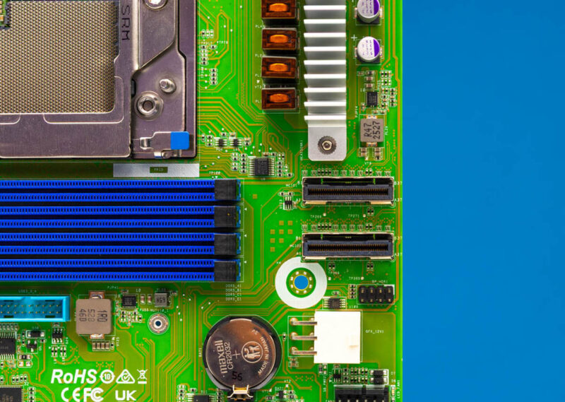 ASRock Rack TURIND8 2L2T Middle MCIO