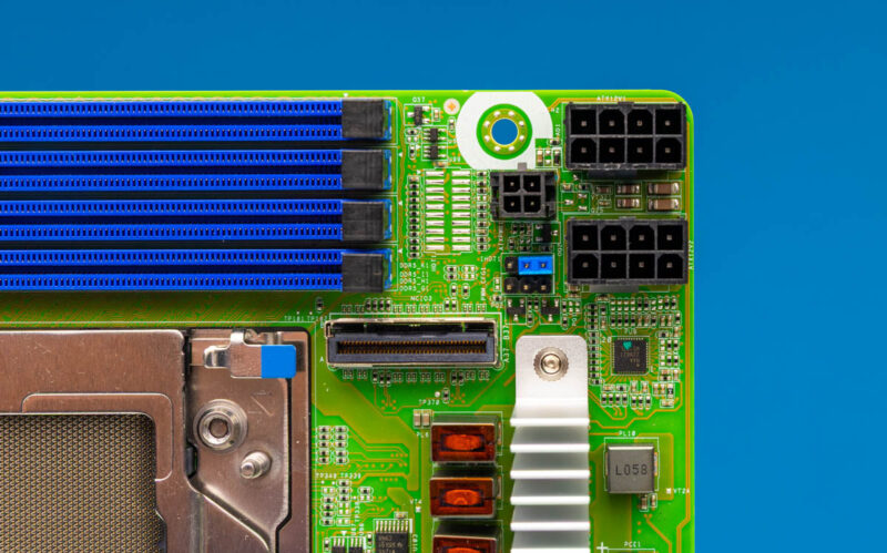 ASRock Rack TURIND8 2L2T Top Right MCIO And Power