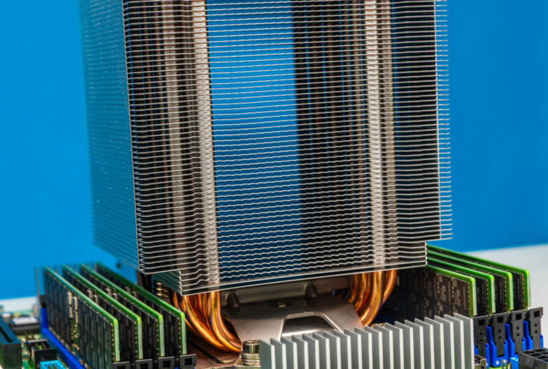 Arctic Freezer 4U SP5 In ASRock Rack TURIND8 2L2T 2