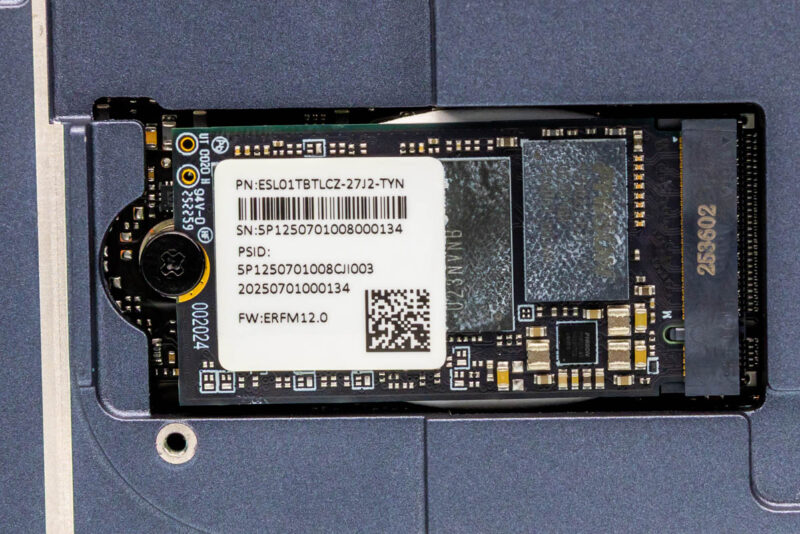 Gigabyte AI TOP ATOM NVIDIA GB10 NVMe Slot 2