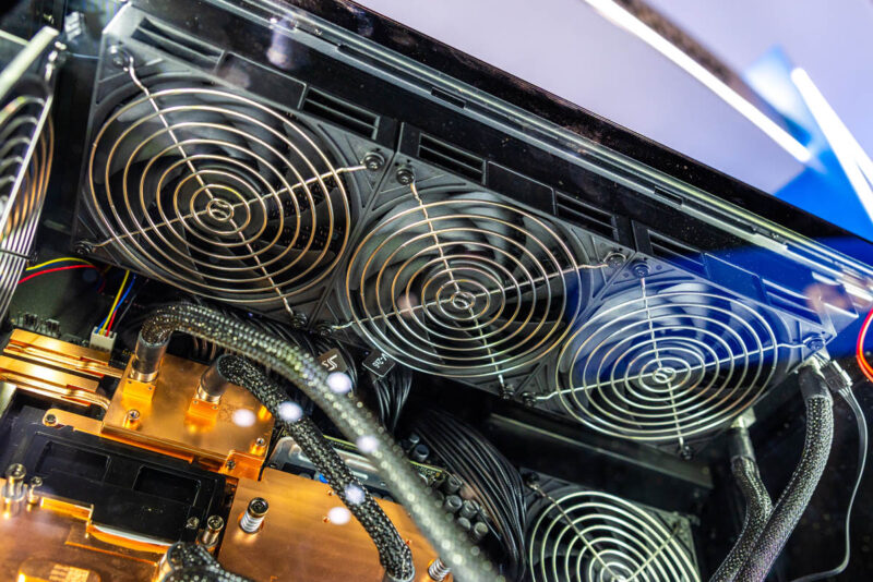 Gigabyte Booth Tour W775 V10 L01 Fans 1