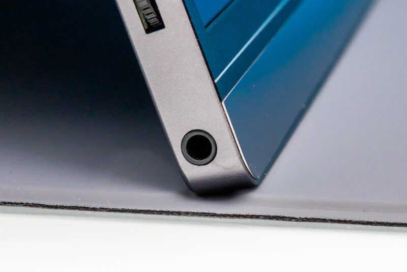 KYY K3 Portable Monitor 3.5mm Audio Jack 1