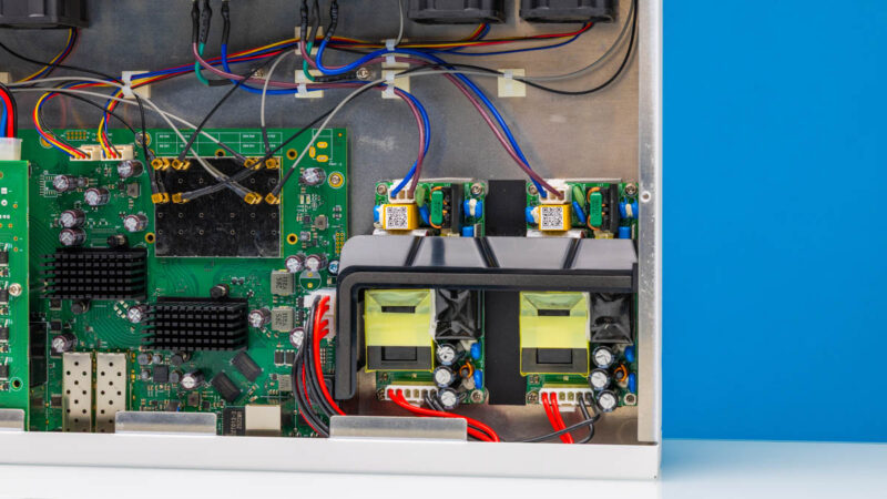 MikroTik CRS418 8P 8G 2S 5axQ2axQ RM Battery 1