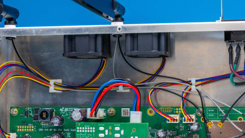 MikroTik CRS418 8P 8G 2S 5axQ2axQ RM Fan 1