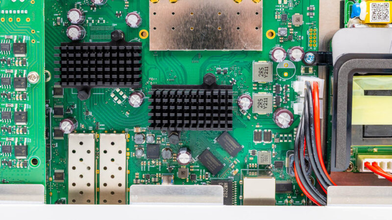 MikroTik CRS418 8P 8G 2S 5axQ2axQ RM Inside 9