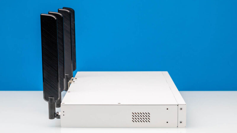 MikroTik CRS418 8P 8G 2S 5axQ2axQ RM Side 2