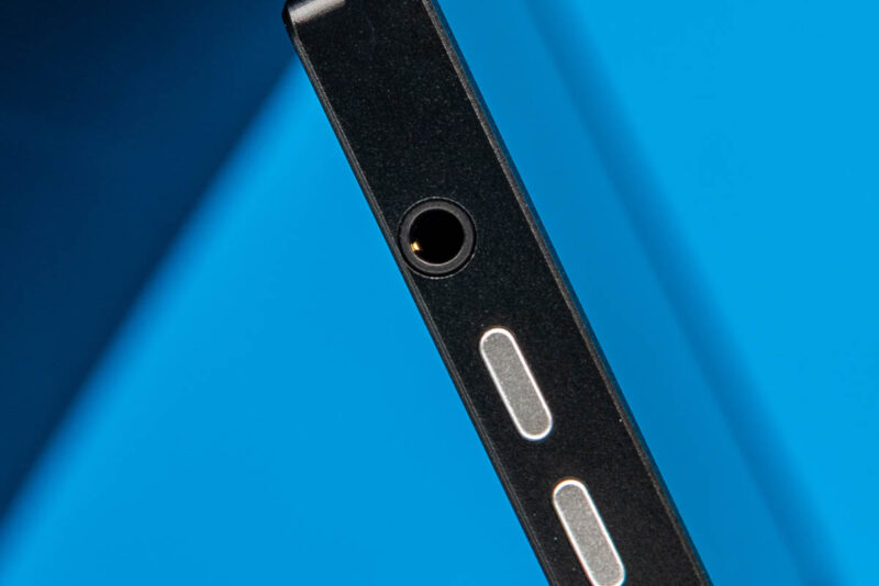 AOC 16T20 Portable Monitor 3.5mm Audio Jack 1