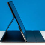 AOC 16T20 Portable Monitor Side 2