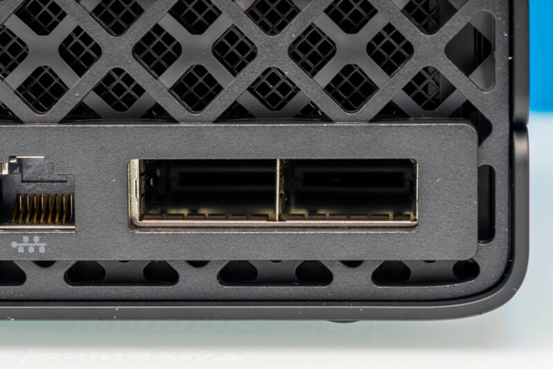 HP ZGX Nano G1n AI Station QSFP 200 Gbps Ports 1
