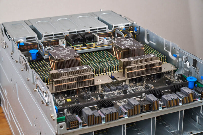 ASUS XA NB3I E12 CPU Tray 10 CPU Heatsink And DDR5 Angle