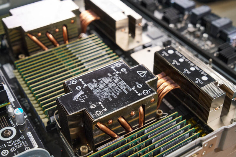 ASUS XA NB3I E12 CPU Tray 12 CPU Heatsink And DDR5 Angle