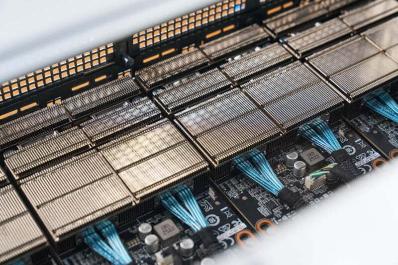 ASUS XA NB3I E12 Internal NVIDIA ConnectX 8 Cages 3