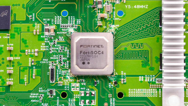 Fortinet FortiGate 40F FortiSOC4 CPU 1