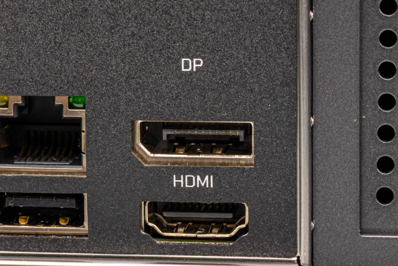 ZimaCube 2 Pro NAS Display Port 1