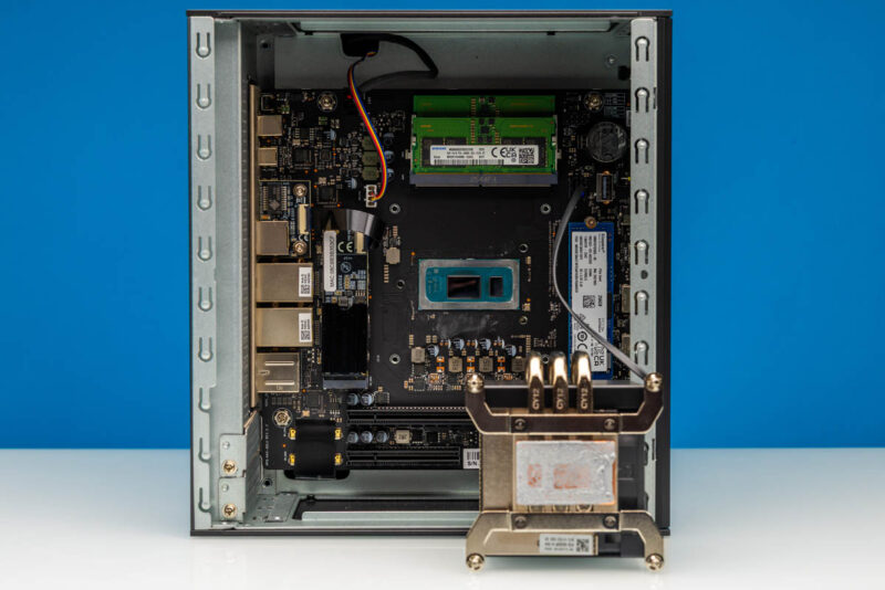 ZimaCube 2 Pro NAS Inside 8